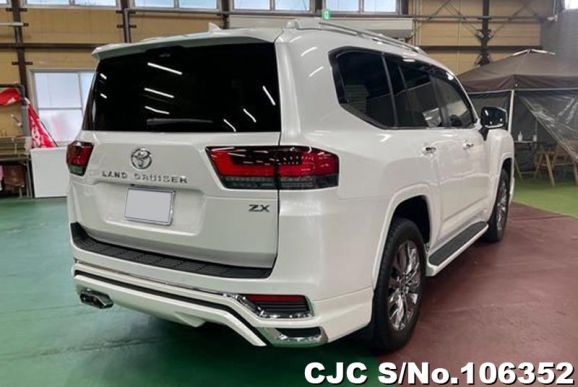 Toyota Land Cruiser in Pearl for Sale Image 2