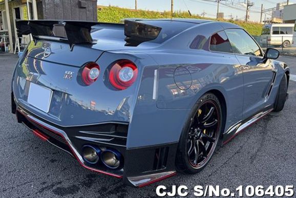 Nissan GTR in Gray for Sale Image 2