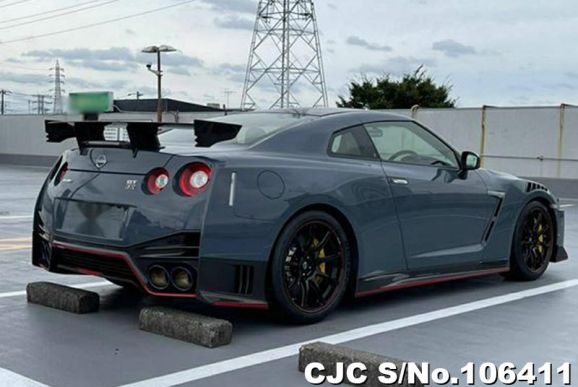 Nissan GTR in Gray for Sale Image 2