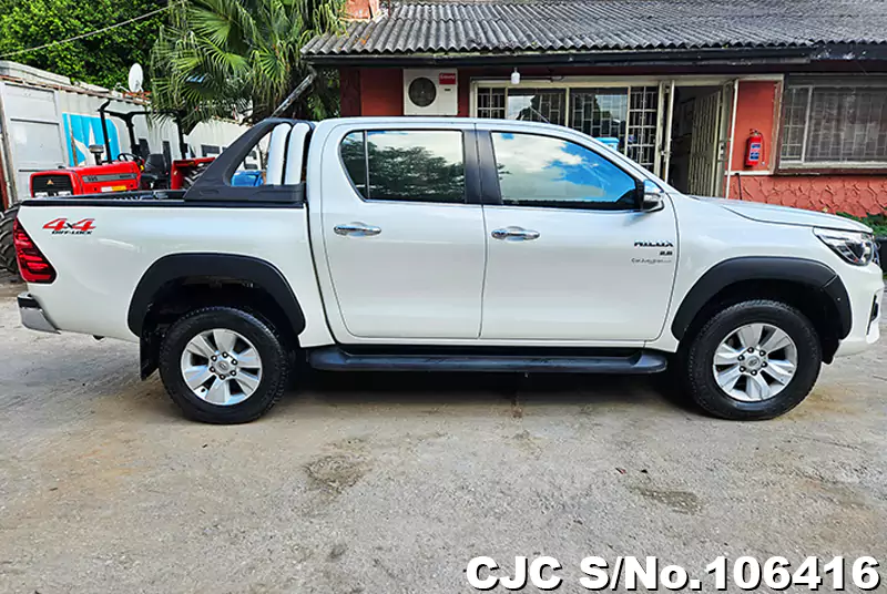 2015 Toyota / Hilux / Revo Stock No. 106416