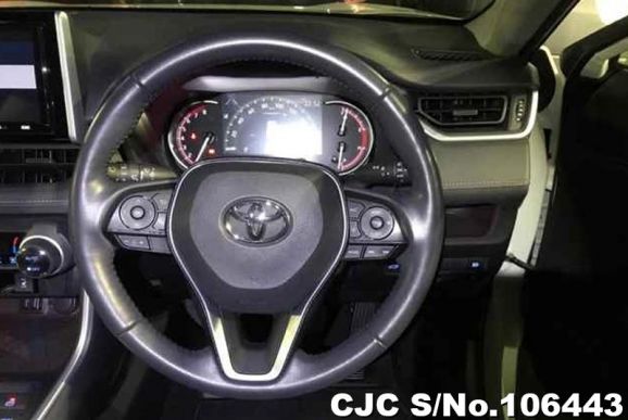 Toyota Rav4 in White for Sale Image 6