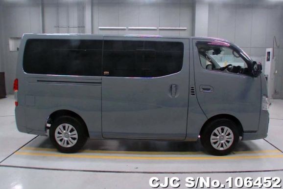 Nissan Caravan in Gray for Sale Image 4