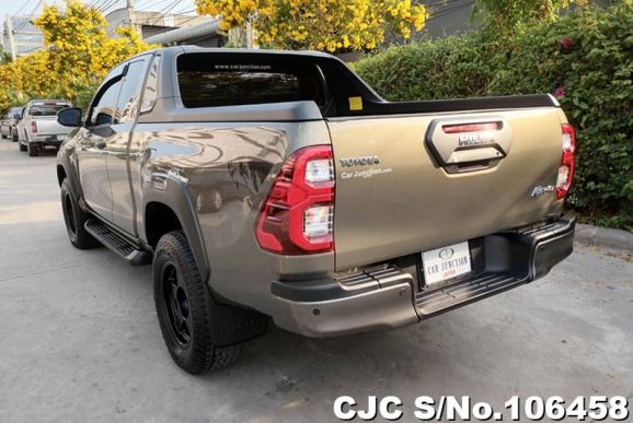 Toyota Hilux in Oxide Bronze Metallic for Sale Image 2