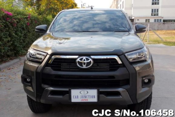 Toyota Hilux in Oxide Bronze Metallic for Sale Image 4