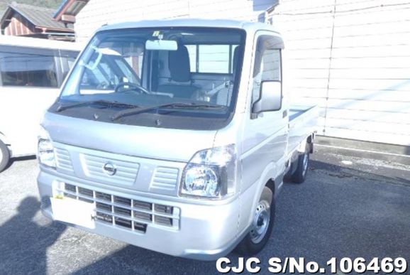 Nissan Clipper in Silver for Sale Image 0