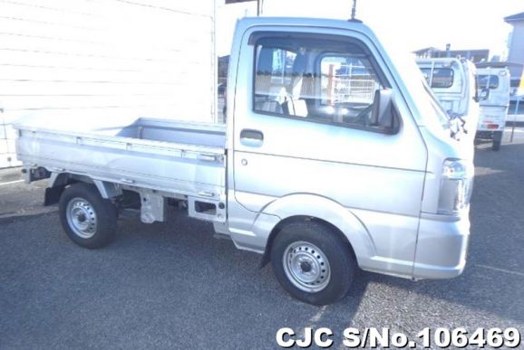 Nissan Clipper in Silver for Sale Image 2