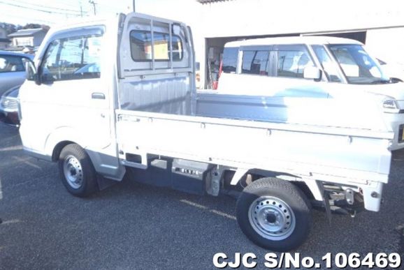 Nissan Clipper in Silver for Sale Image 3