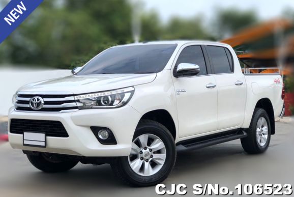 Toyota Hilux in White for Sale Image 0