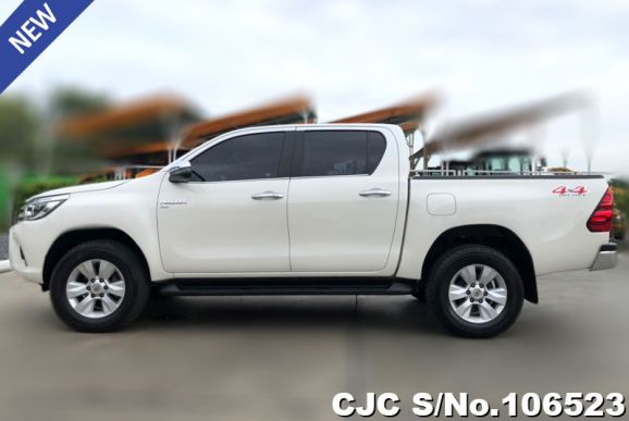 Toyota Hilux in White for Sale Image 4