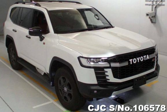 Toyota Land Cruiser in White for Sale Image 0