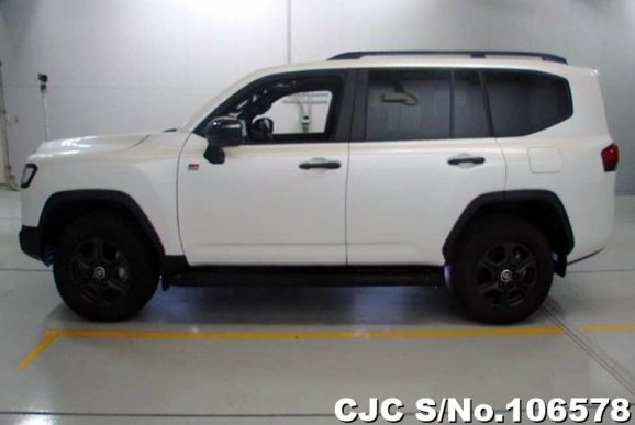 Toyota Land Cruiser in White for Sale Image 5