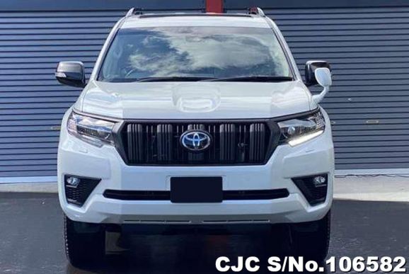 Toyota Land Cruiser Prado in White for Sale Image 4