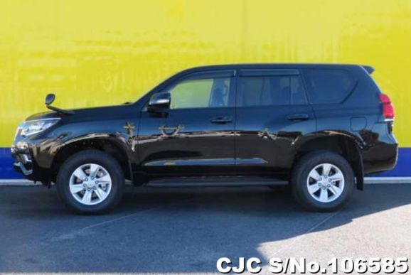 Toyota Land Cruiser Prado in Black for Sale Image 3