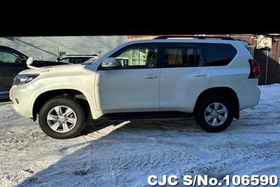 Toyota Land Cruiser Prado in White for Sale Image 5