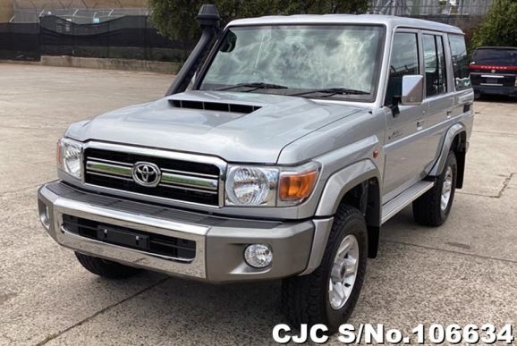 Toyota Land Cruiser in Silver for Sale Image 3