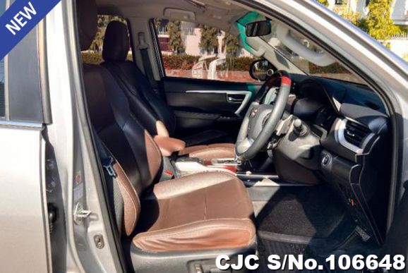 Toyota Fortuner in Silver for Sale Image 10