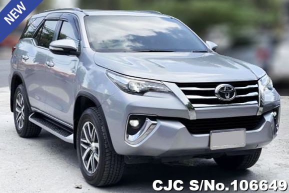 Toyota Fortuner in Gray for Sale Image 0