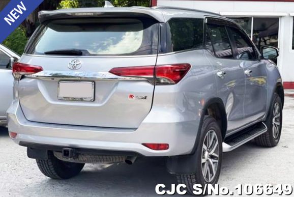 Toyota Fortuner in Gray for Sale Image 1