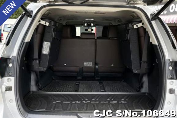 Toyota Fortuner in Gray for Sale Image 4