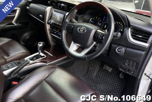 Toyota Fortuner in Gray for Sale Image 7