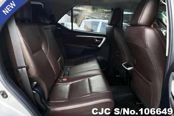 Toyota Fortuner in Gray for Sale Image 8