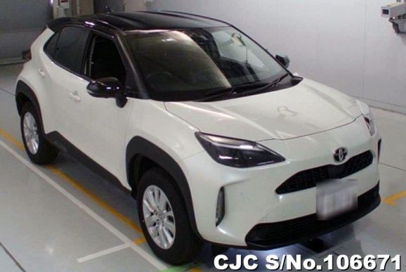 Toyota Yaris Cross in Pearl 2 Tone for Sale Image 0