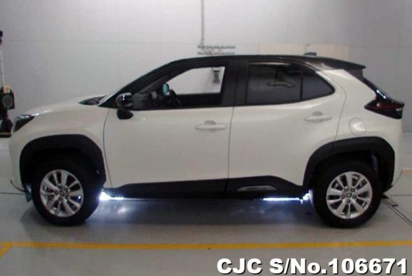 Toyota Yaris Cross in Pearl 2 Tone for Sale Image 5