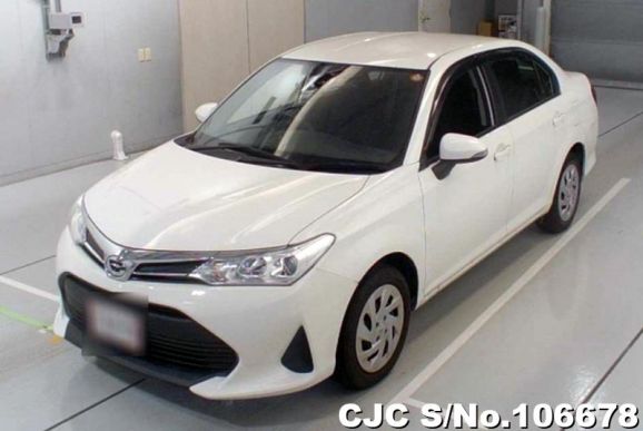 Toyota Corolla Axio in White for Sale Image 3