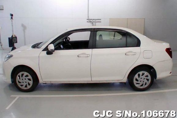 Toyota Corolla Axio in White for Sale Image 5