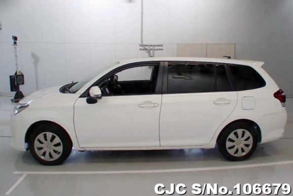 Toyota Corolla Fielder in White for Sale Image 5