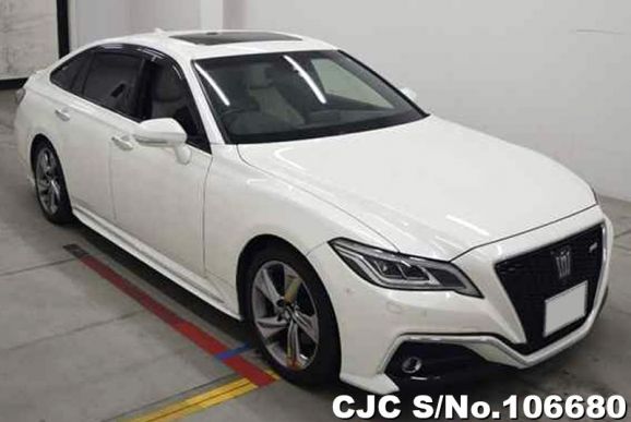 Toyota Crown in White for Sale Image 0