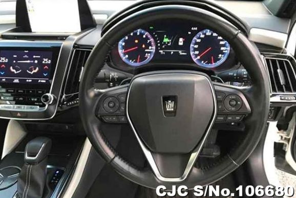 Toyota Crown in White for Sale Image 6