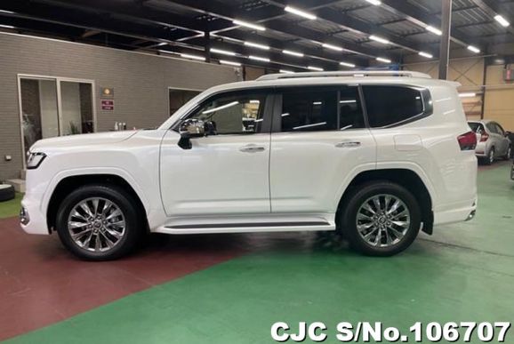 Toyota Land Cruiser in Pearl for Sale Image 6