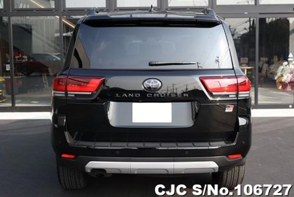 Toyota Land Cruiser in Black for Sale Image 4