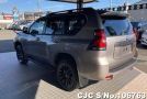 Toyota Land Cruiser Prado in Gray for Sale Image 2