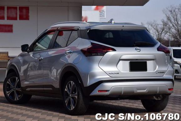 Nissan Kicks in Silver for Sale Image 1