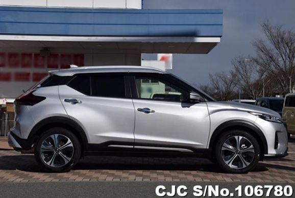 Nissan Kicks in Silver for Sale Image 3