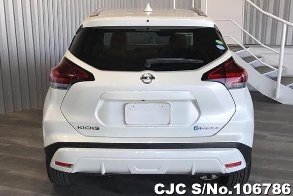 Nissan Kicks in Pearl for Sale Image 1