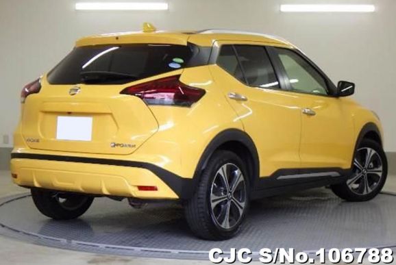 Nissan Kicks in Yellow for Sale Image 1