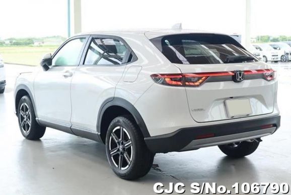 Honda Vezel in White for Sale Image 2