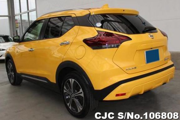 Nissan Kicks in Yellow for Sale Image 1