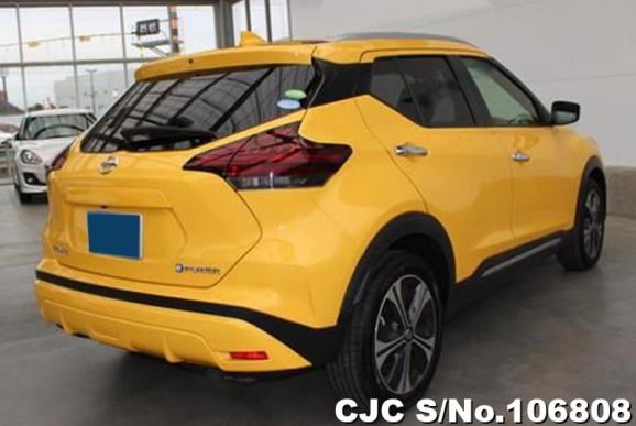 Nissan Kicks in Yellow for Sale Image 2