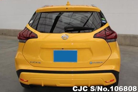 Nissan Kicks in Yellow for Sale Image 4