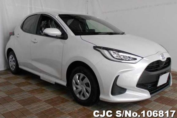 Toyota Yaris in Pearl for Sale Image 0