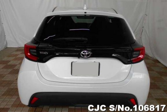 Toyota Yaris in Pearl for Sale Image 5