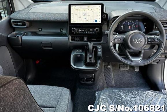 Toyota Sienta in Pearl for Sale Image 2