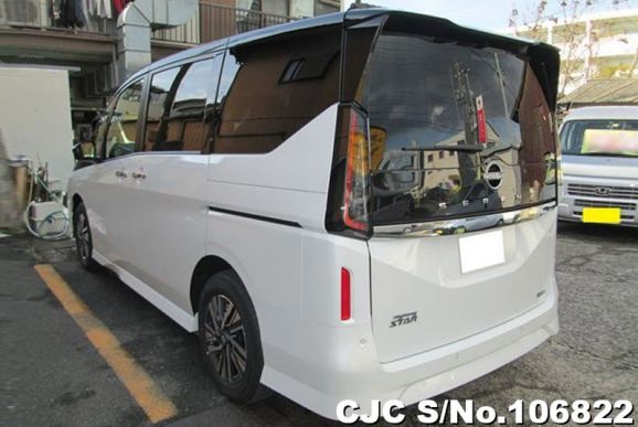 Nissan Serena in Pearl for Sale Image 1