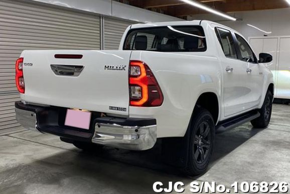 Toyota Hilux in White for Sale Image 2