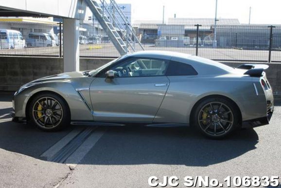 Nissan GTR in Beige for Sale Image 4