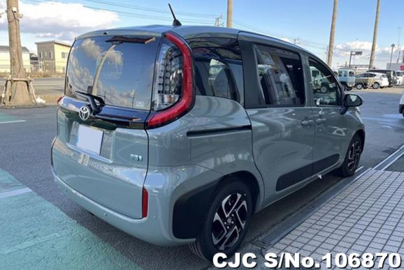 Toyota Sienta in Urban Khaki for Sale Image 1